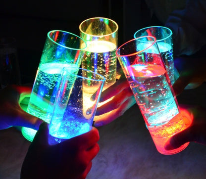 Bicchiere LED Luminoso con Sensore Acqua - Calice Colorato per Feste e Banchetti