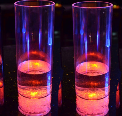 Bicchiere LED Luminoso con Sensore Acqua - Calice Colorato per Feste e Banchetti